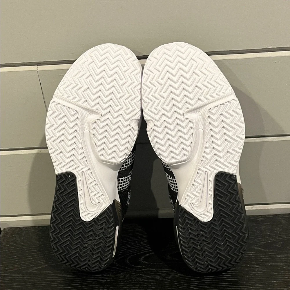 Nike LeBron Witness 7 Black and White Athletic Shoes Men’s Size 11 - Picture 5 of 6